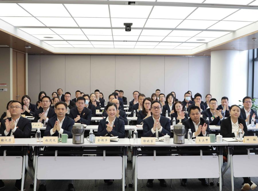 1666839361585561ijxq.jpg 二十大鼓掌(修后2).jpg